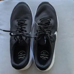 NIKE REVOLUTION スニーカー ブラック 27.5cm