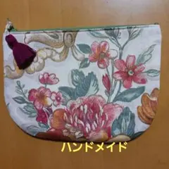 ハンドメイド　手作り　花柄ポーチ 赤いタッセル付き