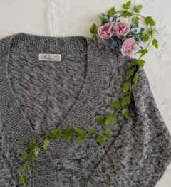 a.v.v グレー Vネックニットセーター