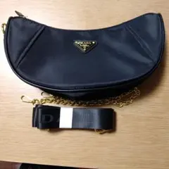 PRADA 三日月ブラック ショルダーバッグノベルティ