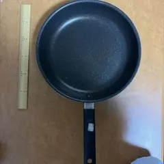 黒いノンスティックフライパン 26cmのサムネイル