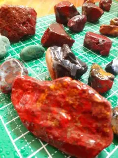 青森縄文　錦石　瑪瑙他　天然石 原石 　　　　　　　　　コレクション まとめ売り 青森錦石天然石 原石 赤色系 鉱物標本 ルース - メルカリ