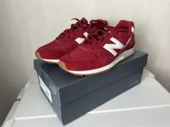 New Balance レッド スニーカー