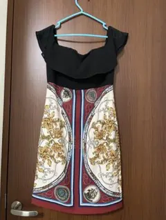 フリル付きプリントワンピース