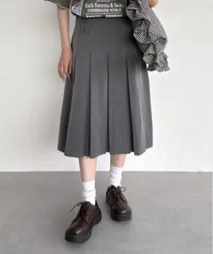 【新品未使用】kutir プリーツスカート Mサイズのサムネイル