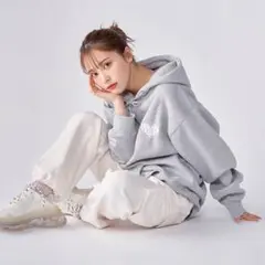 那須ほほみ　初のオリジナルグッズ「Smile Hoodie」パーカー　グレー