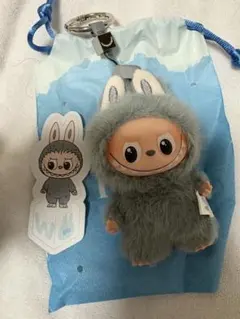 ポップマート　イニシャル　ぬいぐるみペンダント　ラブブ　W