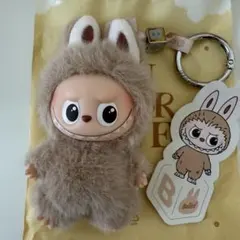 【B】ラブブ　イニシャル ぬいぐるみペンダント　ポップマート