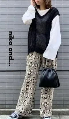 美品★niko and... デザインニットベスト　ブラック　ゆったり
