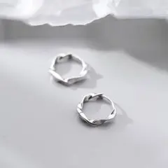 フープピアス　ツイスト　スパイラル　ねじり　ひねり　リングピアス シルバー