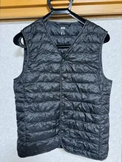 ユニクロウルトラライトダウンベストS黒美品