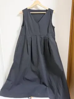 ノースリーブダークグレー ロングワンピースのサムネイル