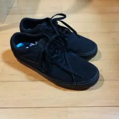 黒色のナイキのスニーカーです。