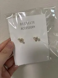 DECOLLTE ACCESSORY Beeモチーフ ピアスお値下げしました！