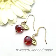 No.1213 ハンドメイド　ガラスのりんごピアス　イヤリング