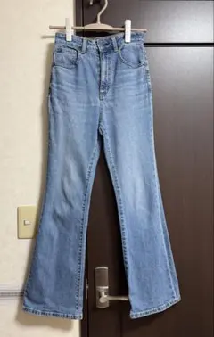 GU ライトブルーフレアデニムパンツ S