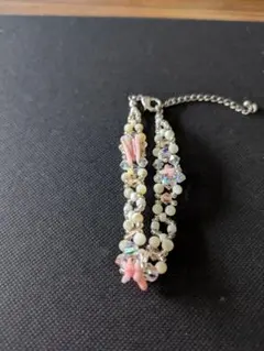 ビーズと蝶のモチーフ ブレスレット