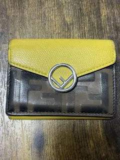 三つ折り財布 イエローとブラウン FENDI