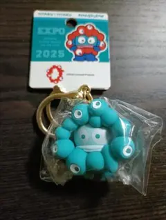 【新品】サンリオ ミャクミャクなりきり 推しカラーキーホルダー　ハンギョドン