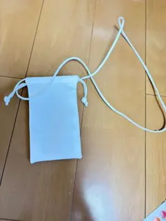 nugu ホワイト　スマホショルダー　韓国