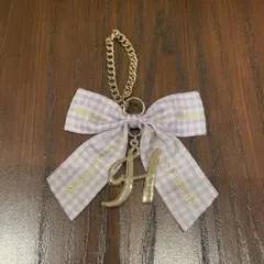 Maison de FLEUR イニシャルリボンチャーム H パープルのサムネイル