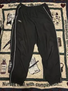 umbroナイロンパンツ