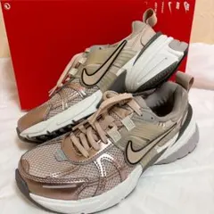 【新品】W NIKE V2K RUN ウィメンズ ナイキ スニーカー