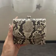 ヘビ革風三つ折り財布