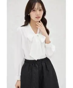 【tocco closet】ピンタック長袖ボウタイブラウスのサムネイル
