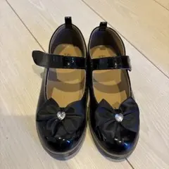 黒いリボン付きフォーマルシューズ