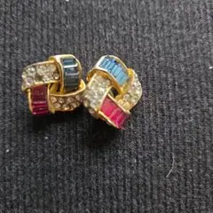 結び目デザイン イヤリング ゴールド