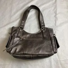 IUGAMAKARAS メタリック ショルダーバッグ