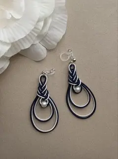 #1612 水引アクセサリー　イヤリング　みょうが結び　ネイビー　ホワイト