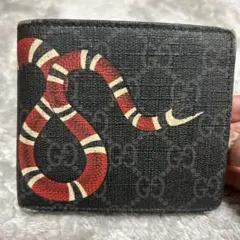 Gucci 蛇デザイン 二つ折り財布 グッチ メンズ 財布キングスネーク GGスプリーム ウォレット