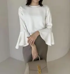25SS 極美品✨当日発送可　フレアスリーブジョーゼットブラウス　ホワイトのサムネイル