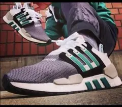 adidas Boost グレー/ホワイト/グリーン スニーカー