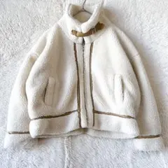 ボアジャケット　スタンドカラー　ベルト付き　ゆったり　ふわもこ　防寒アウター　冬