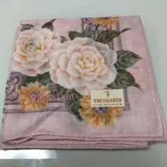 TRUSSARDI 　ピンク　大判ハンカチ　新品未使用　53×53のサムネイル