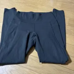 UNIQLO ブラック ヨガパンツ Mサイズのサムネイル