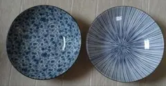 青い花柄とストライプの皿セット