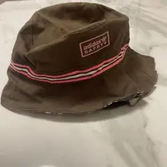 adidas ブラウン　ピンク　ホワイト　ストライプハット　迷彩　リバーシブル