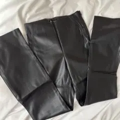 ZARA ザラ レザーフレアパンツ 合成皮革レギンス XSサイズ ブラック