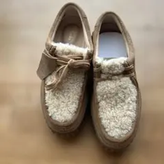 Clarks ベージュ ローファー