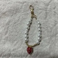 ハンドメイド　いちご型チャーム キーホルダー