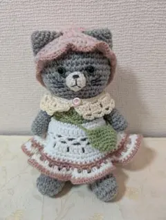 あみぐるみ　花と若葉の色コーディネートの猫ちゃん