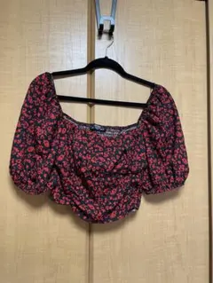 花柄　オフショルダーパフスリーブトップス