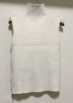 新品タグ付き　MURUAのトップス　伸縮性抜群ノースリーブ♪