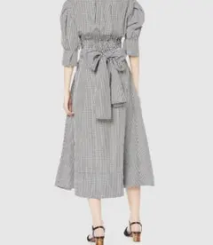 泉里香さん着用 SNIDEL スナイデル ウエストマークワンピース