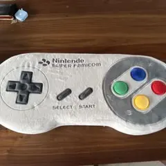 【Appleを使う人】スーパーファミコン　クッション ニンテンドーミュージアム スーパーファミコン コントローラー型