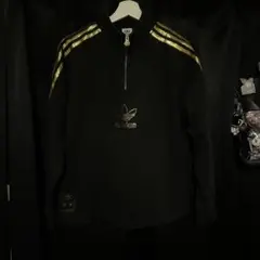 adidas ブラック ハーフジップジャージ 金